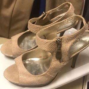 Nude snake print heel size 9